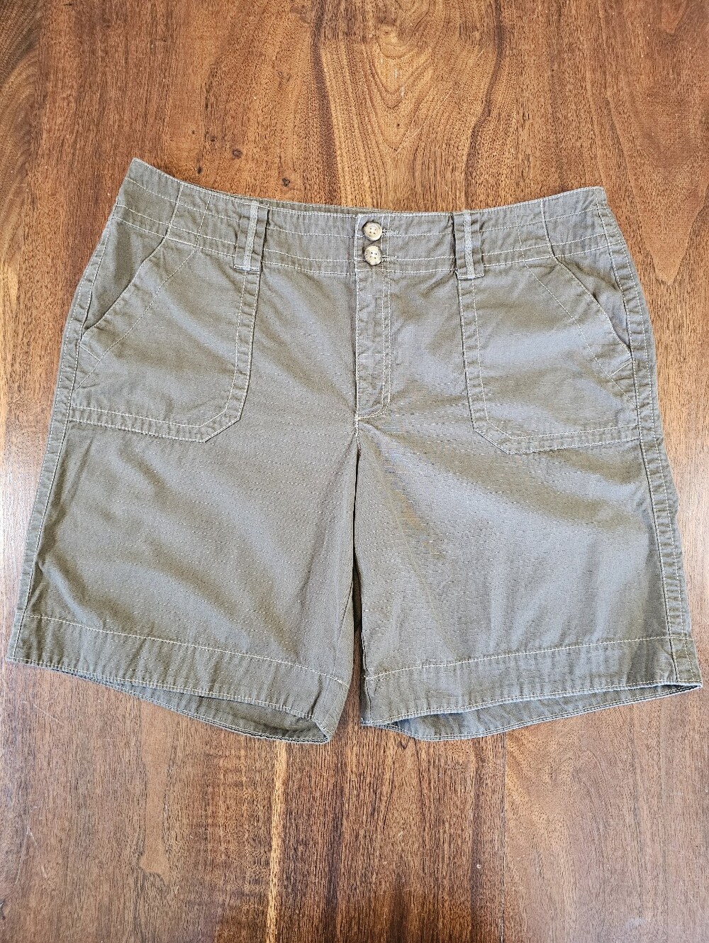 Eddie Bauer Women's Hiking Shorts In Green Size 16